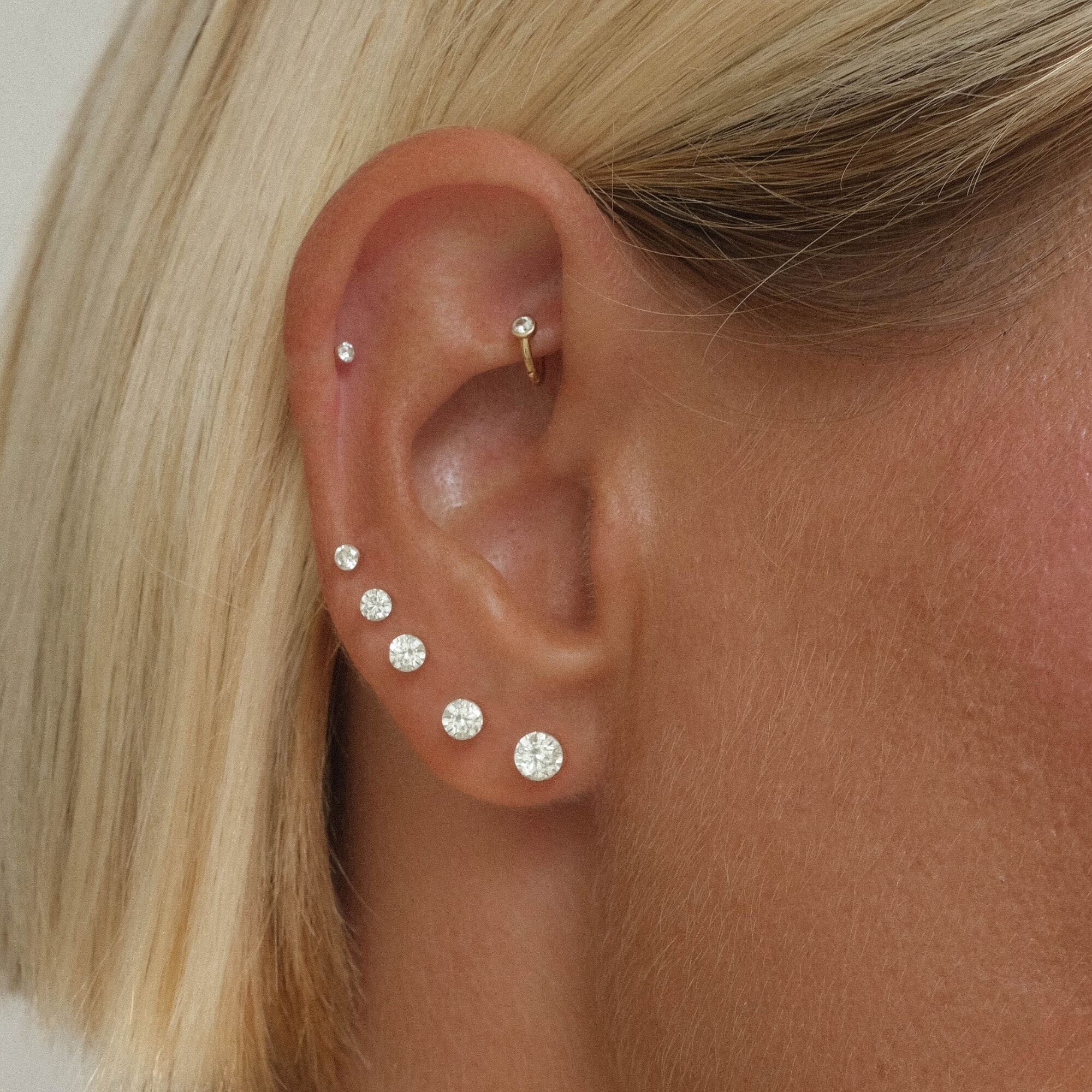 Vince round Lab Air™ diamond piercing